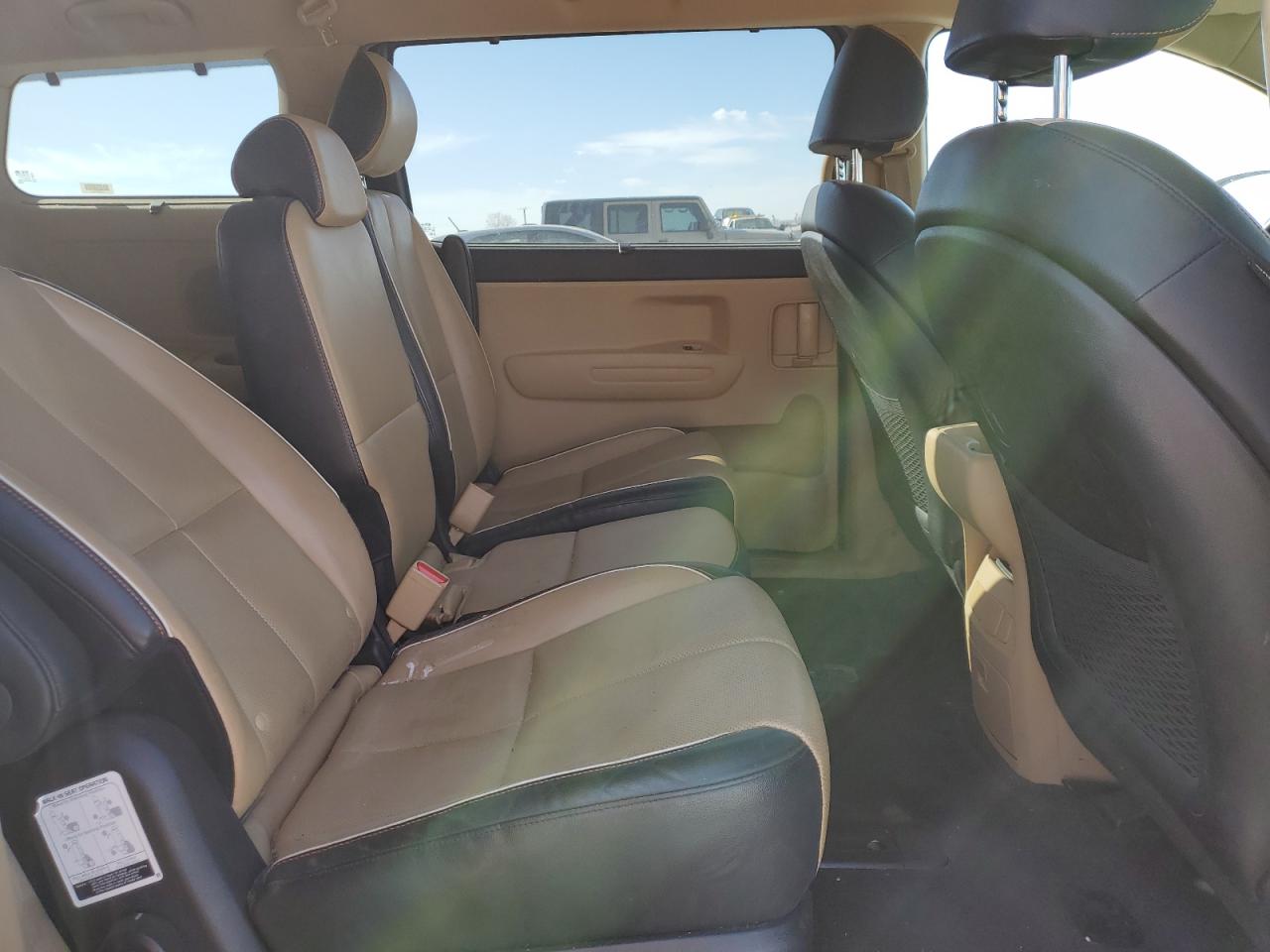2017 Kia Sedona - Image 11