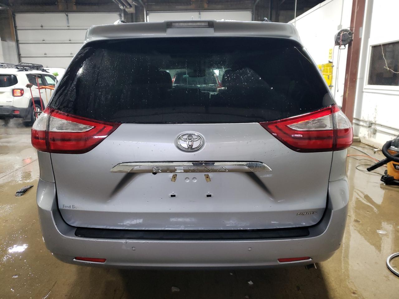 2018 Toyota Sienna - Image 6