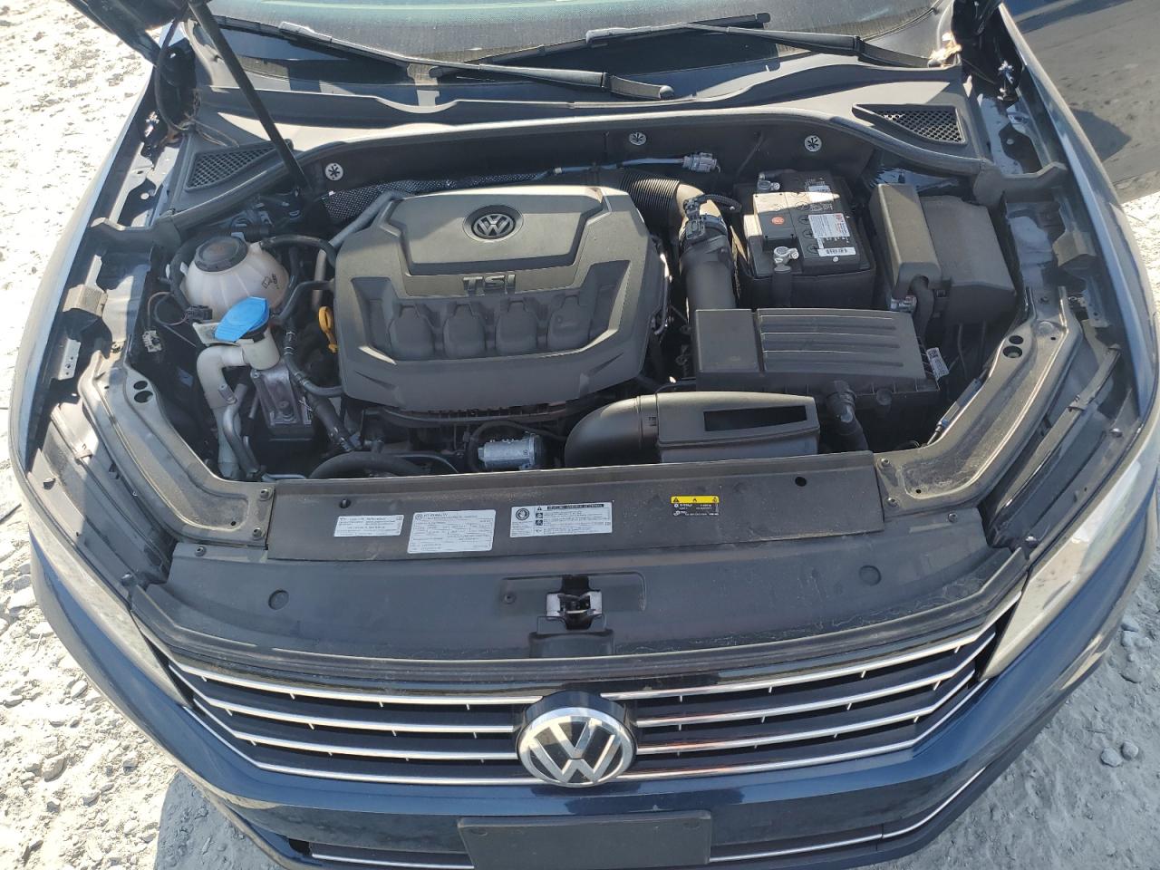 2019 Volkswagen Passat - Image 11