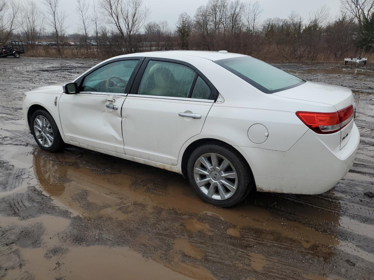 2010 Lincoln MKZ - Image 2