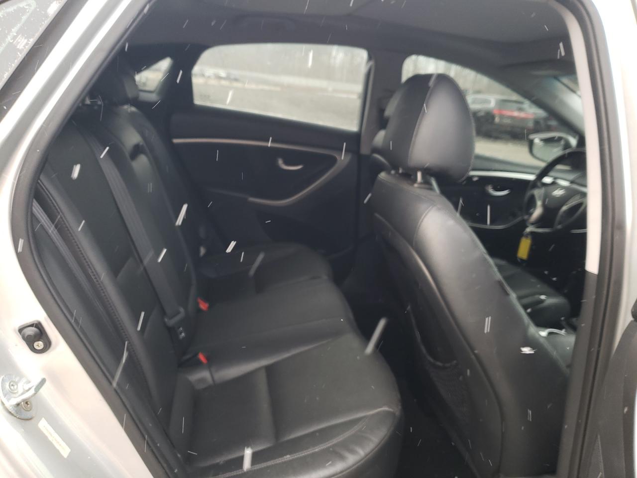 2013 Hyundai Elantra - Image 10