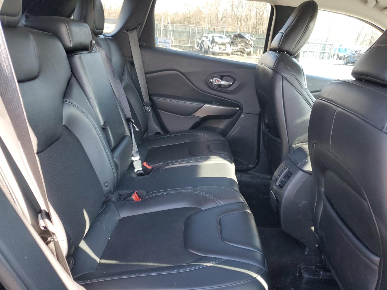 2019 Jeep Grand Cherokee - Image 11