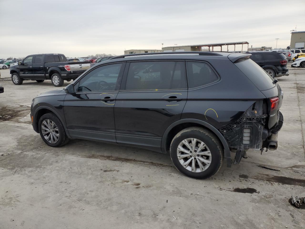 2018 Volkswagen Tiguan - Image 2