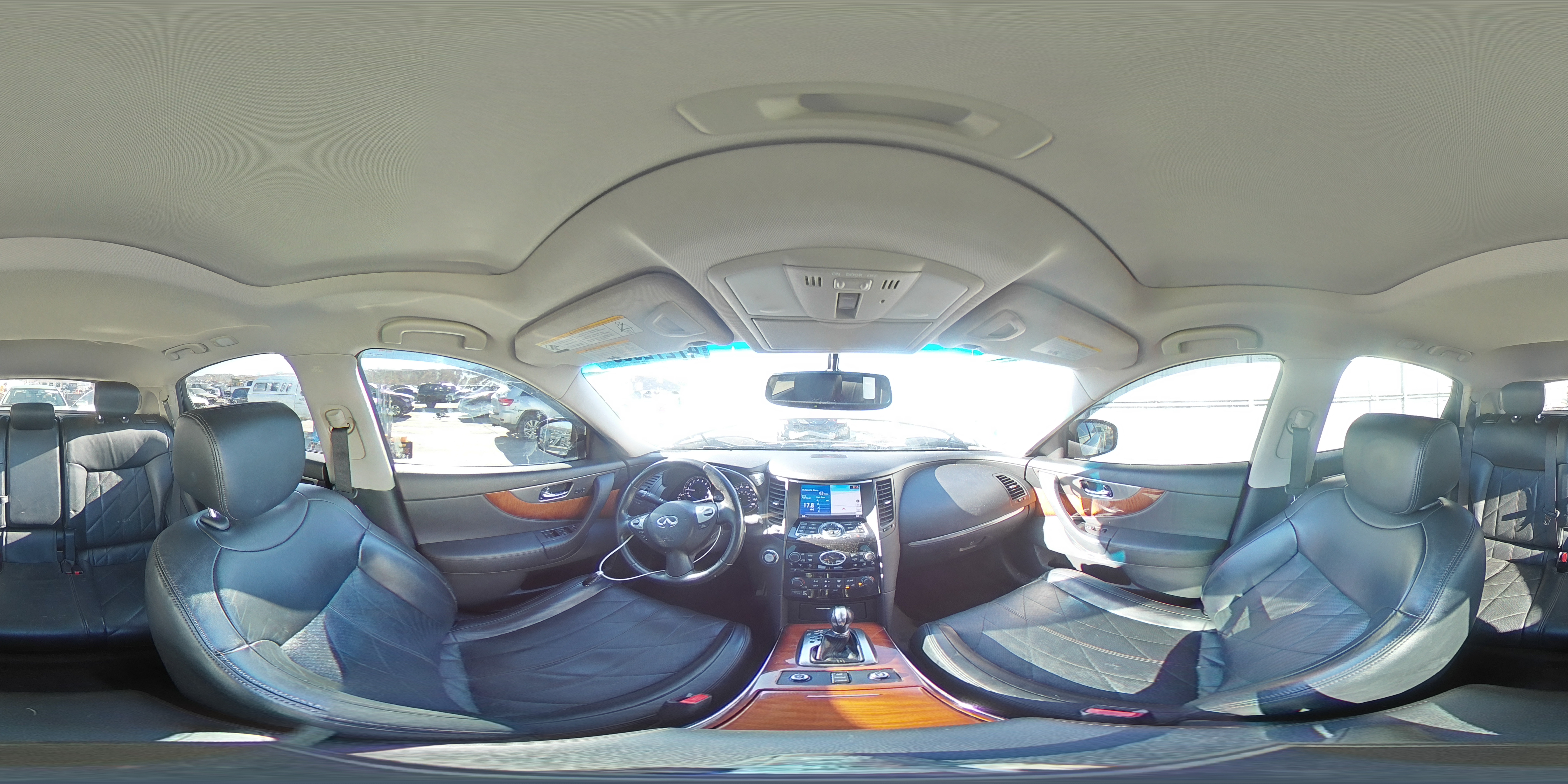2016 Infiniti QX70 - Image 15