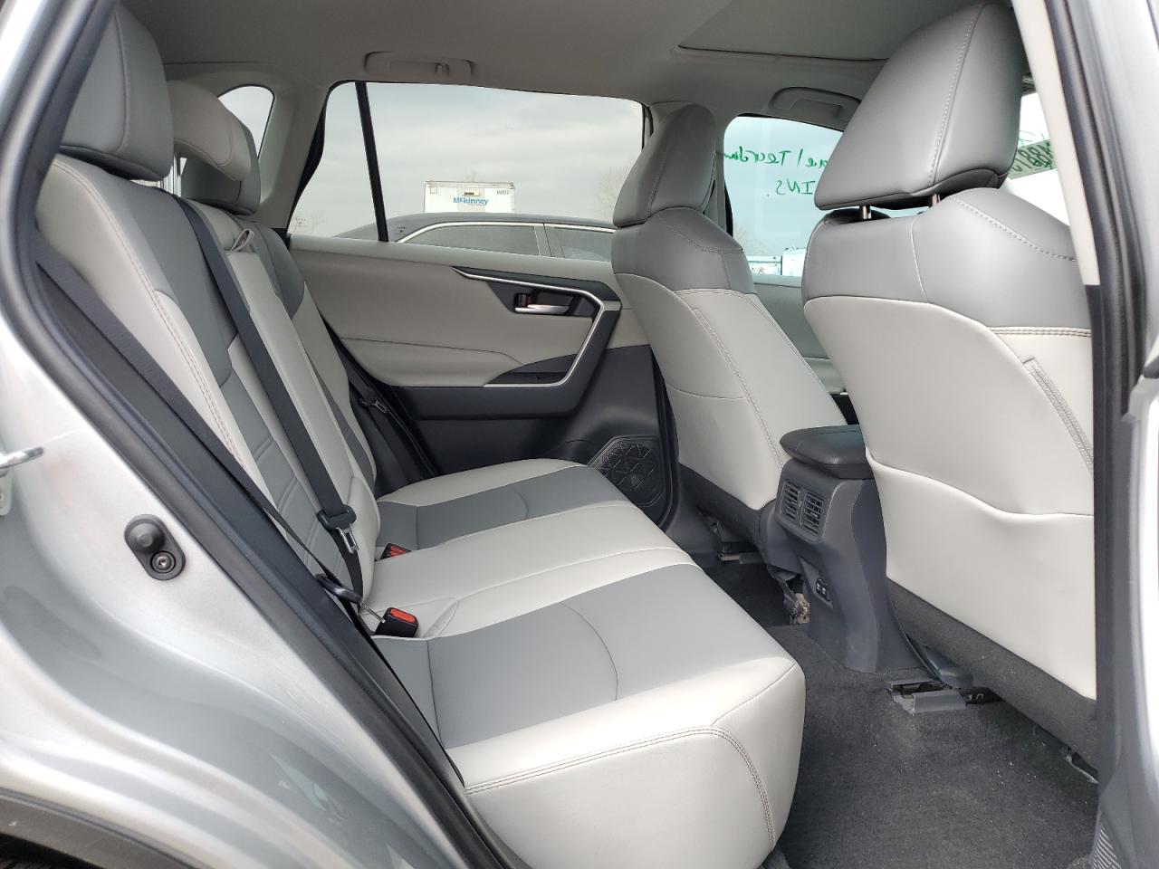 2019 Toyota RAV 4 - Image 11