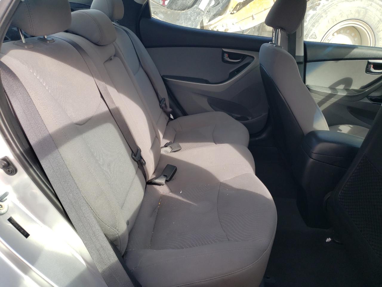 2015 Hyundai Elantra - Image 10