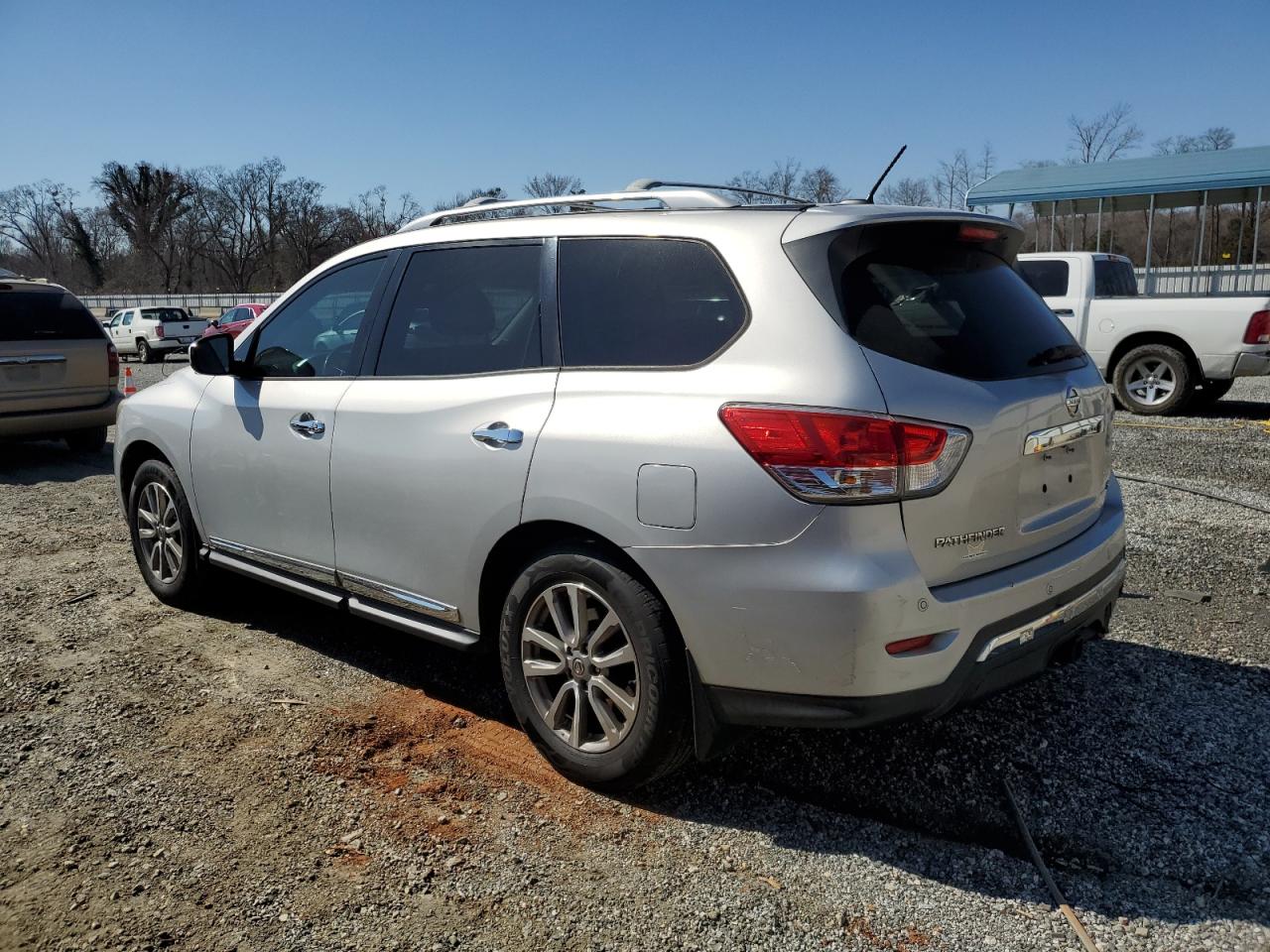 2015 Nissan Pathfinder - Image 2