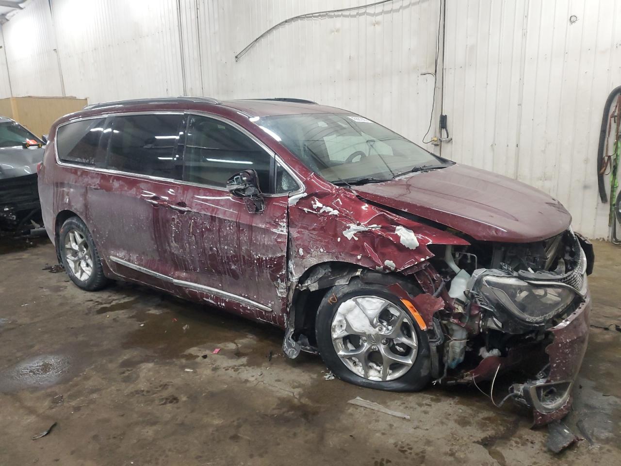 2017 Chrysler Pacifica - Image 4