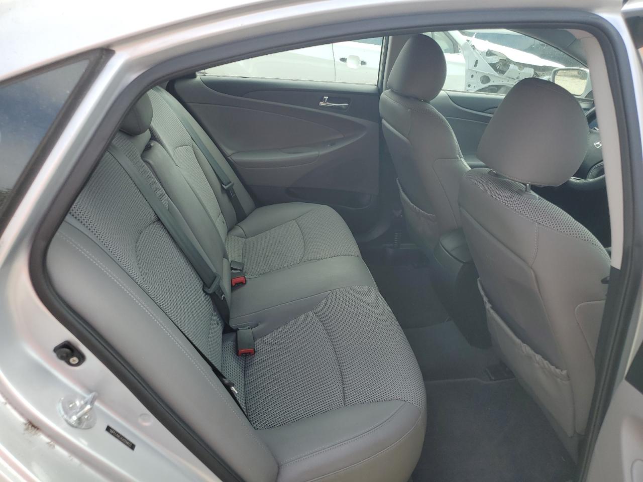 2012 Hyundai Sonata - Image 10