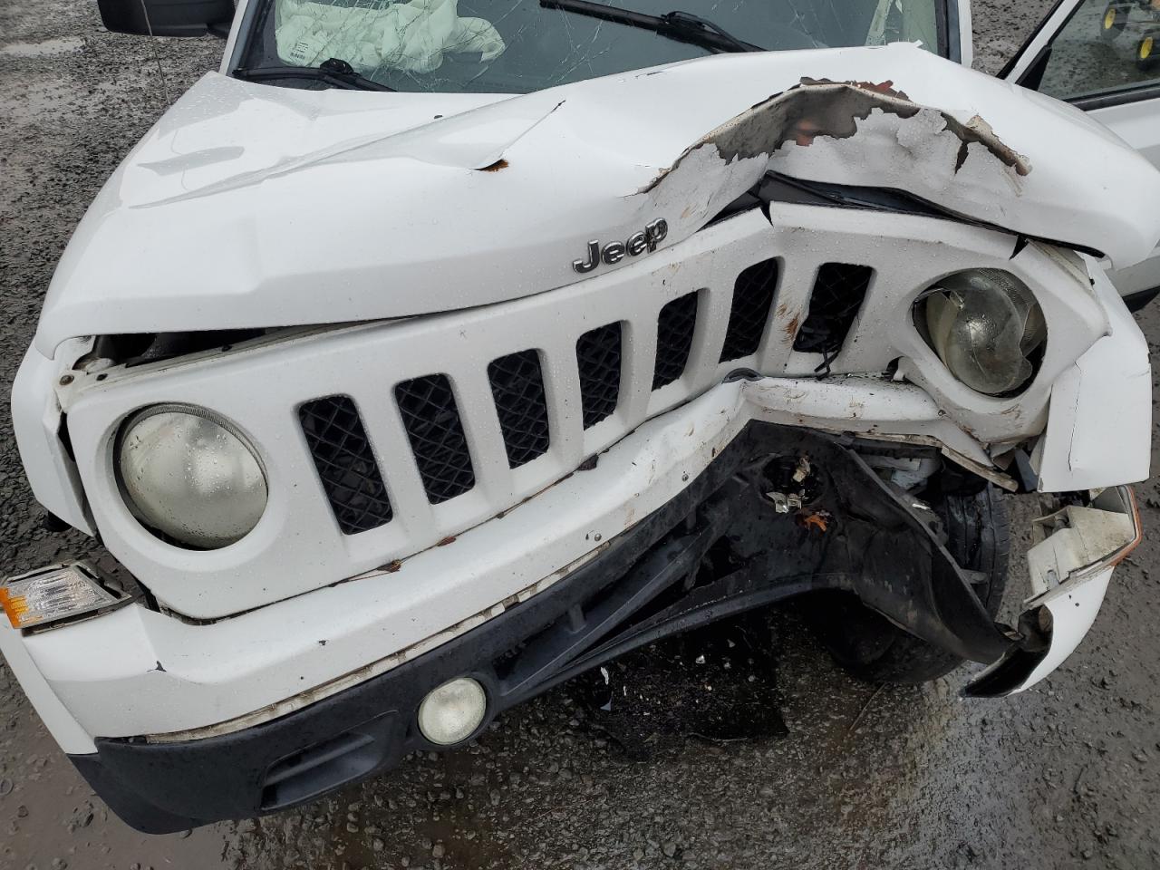 2012 Jeep Liberty (Patriot) - Image 14