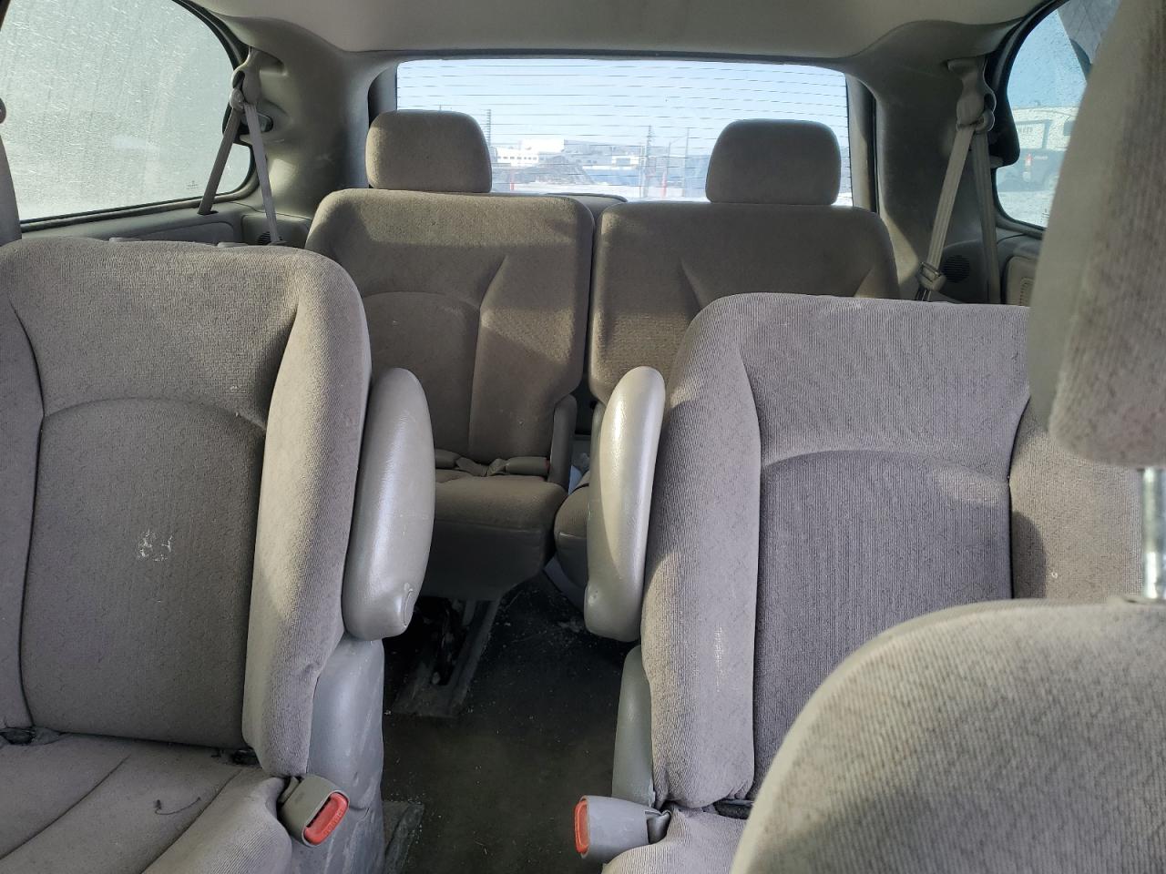 2003 Dodge Caravan - Image 10
