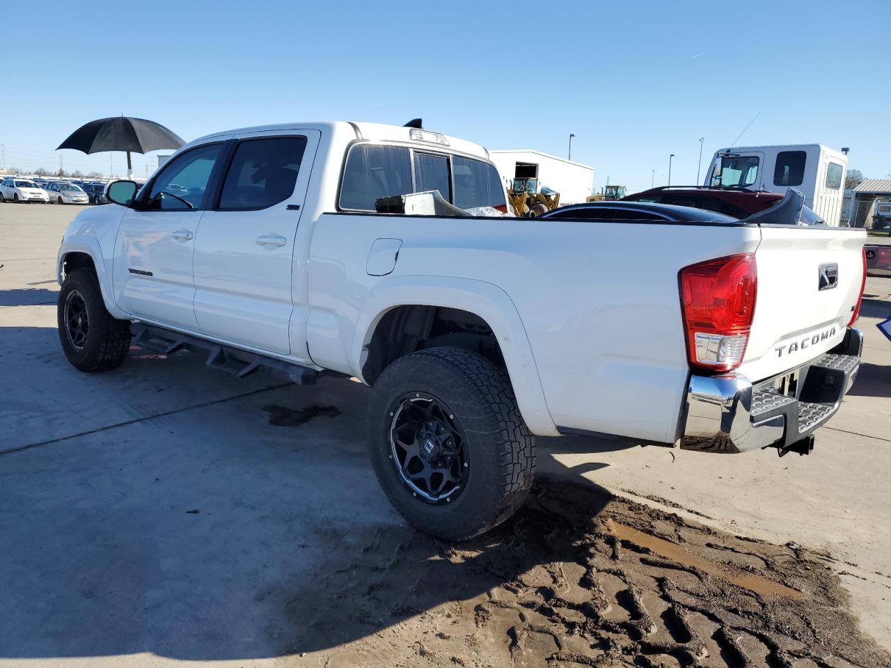 2016 Toyota Tacoma - Image 2