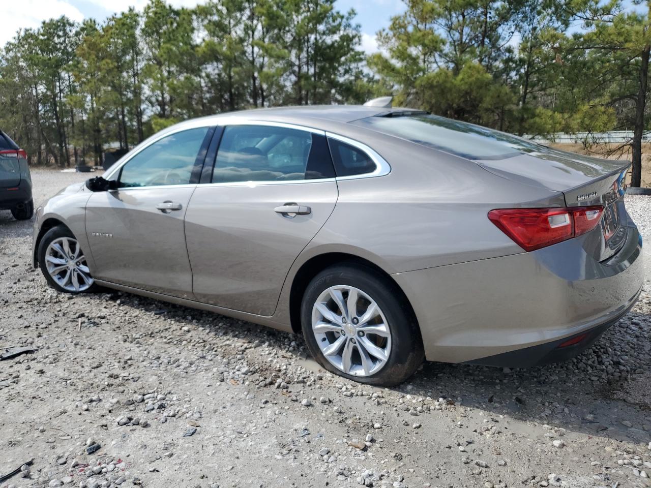 2023 Chevrolet Malibu - Image 2