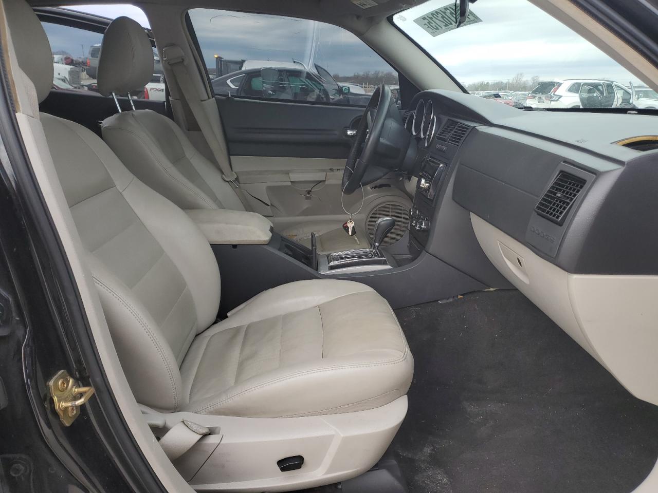 2005 Dodge Magnum - Image 7