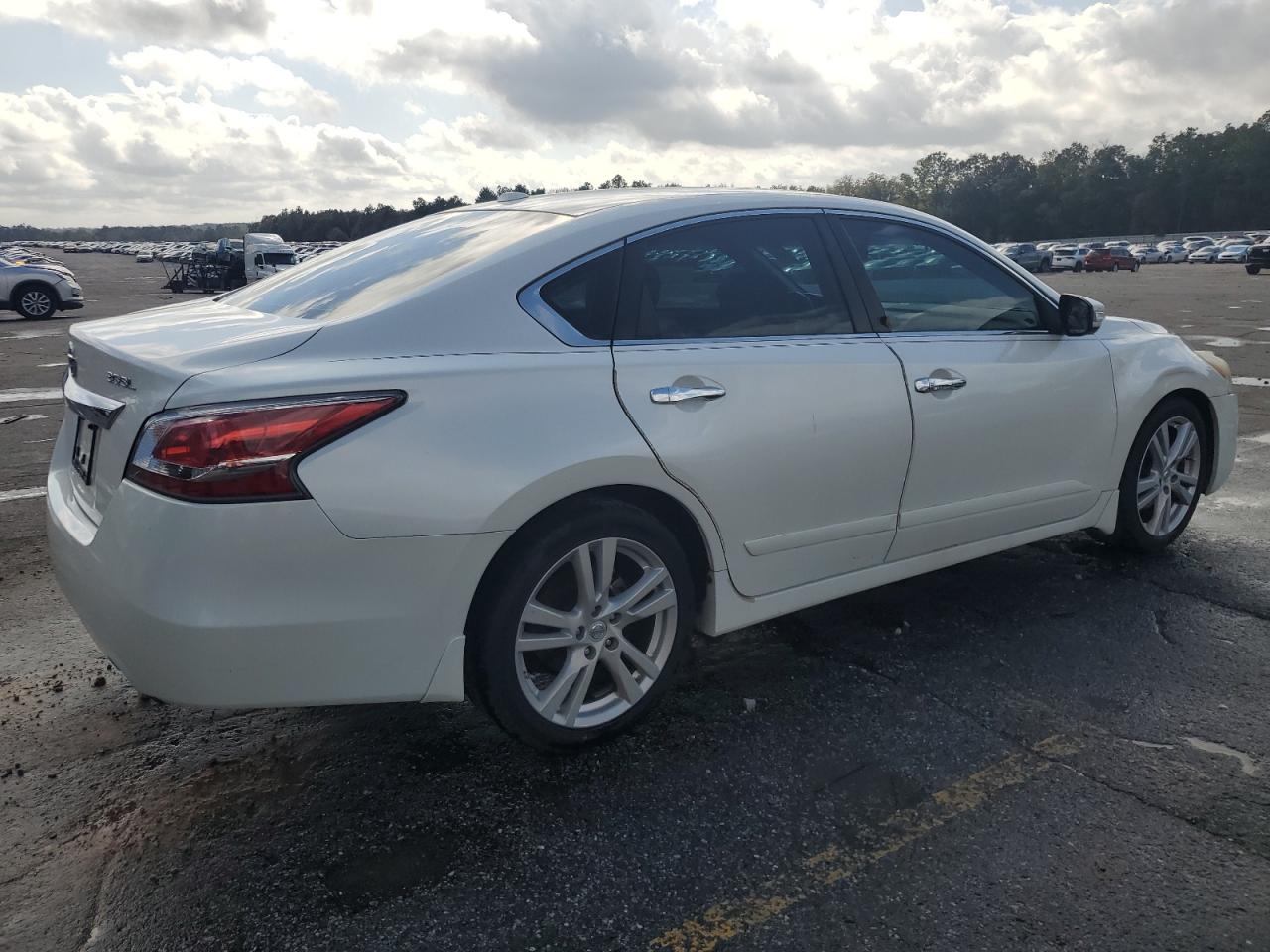2014 Nissan Altima - Image 3