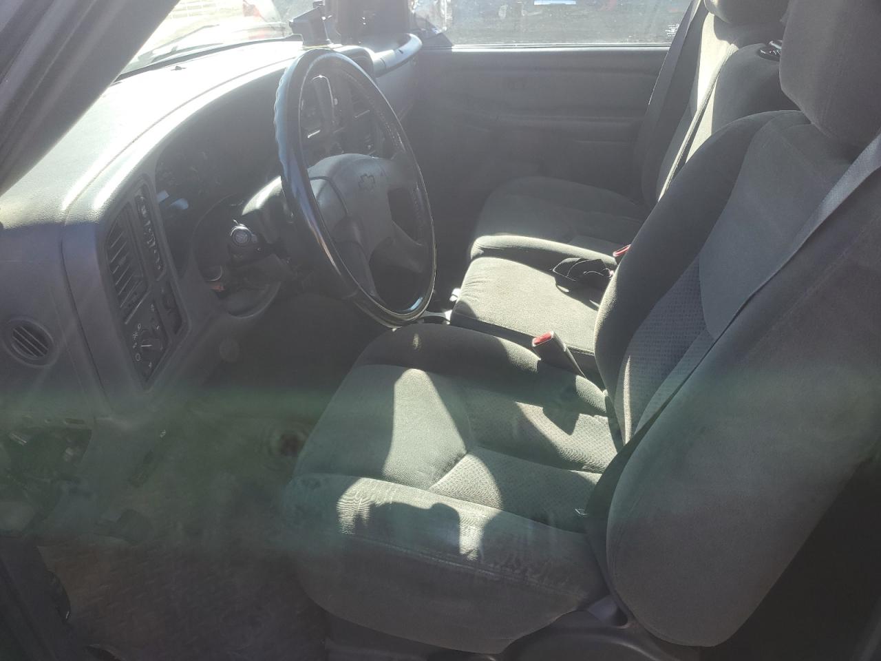 2004 Chevrolet Silverado - Image 7