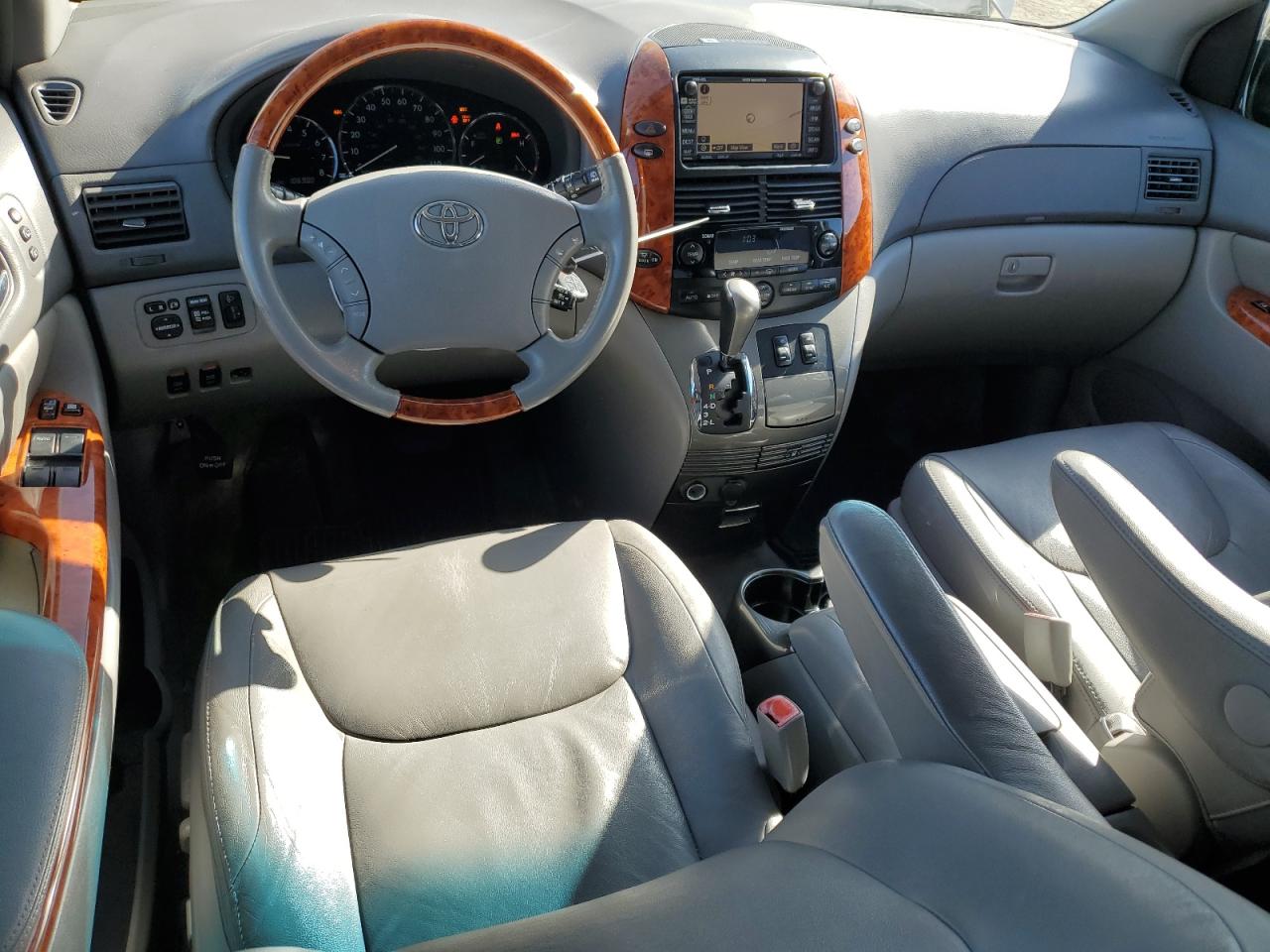 2009 Toyota Sienna - Image 8