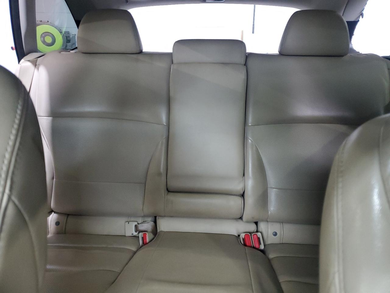 2015 Subaru Outback - Image 10