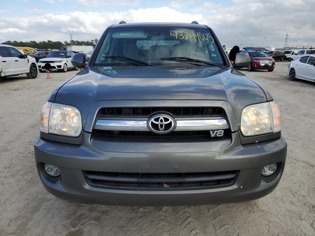 2006 Toyota Sequoia - Image 5