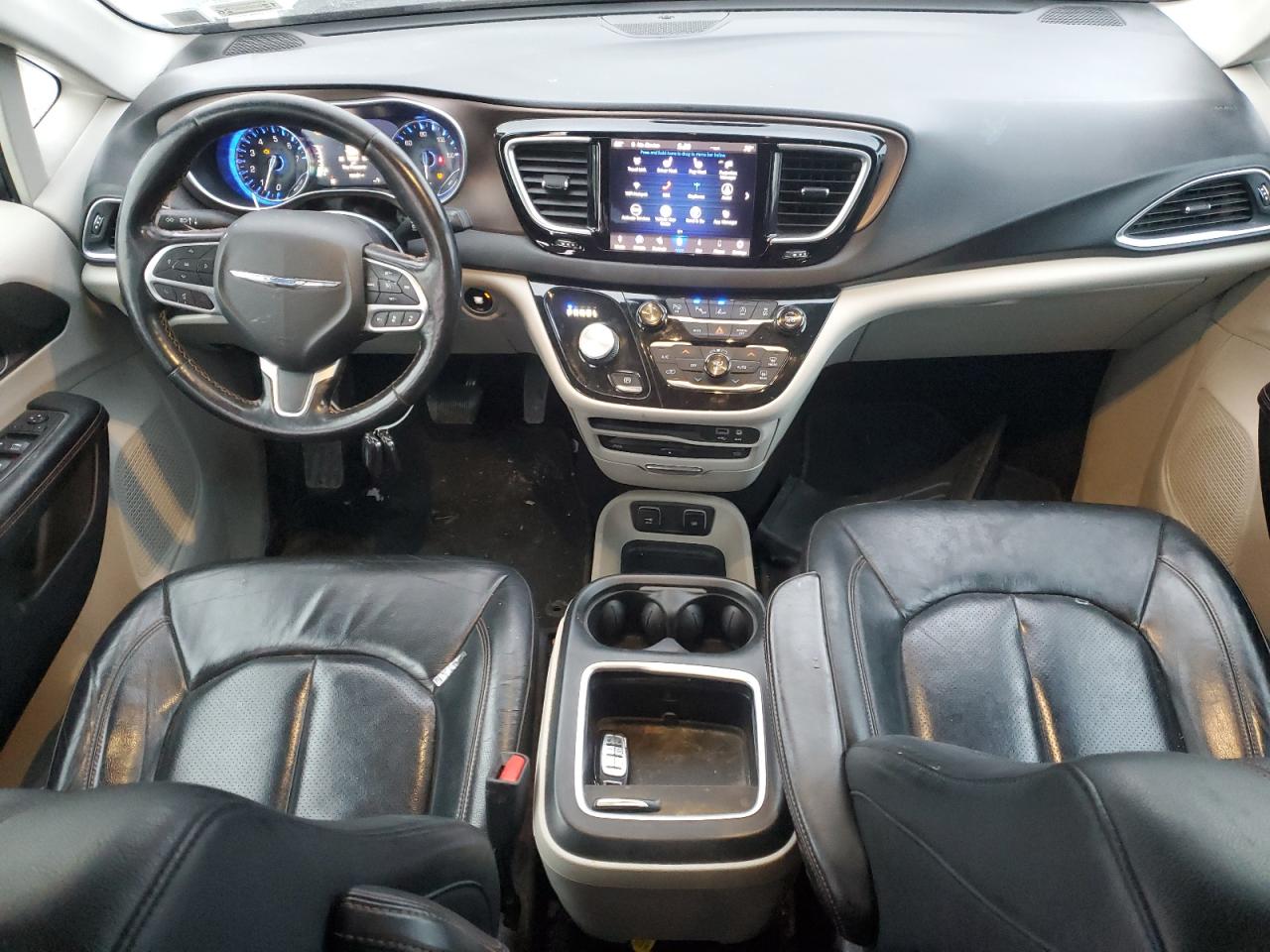 2019 Chrysler Pacifica - Image 8