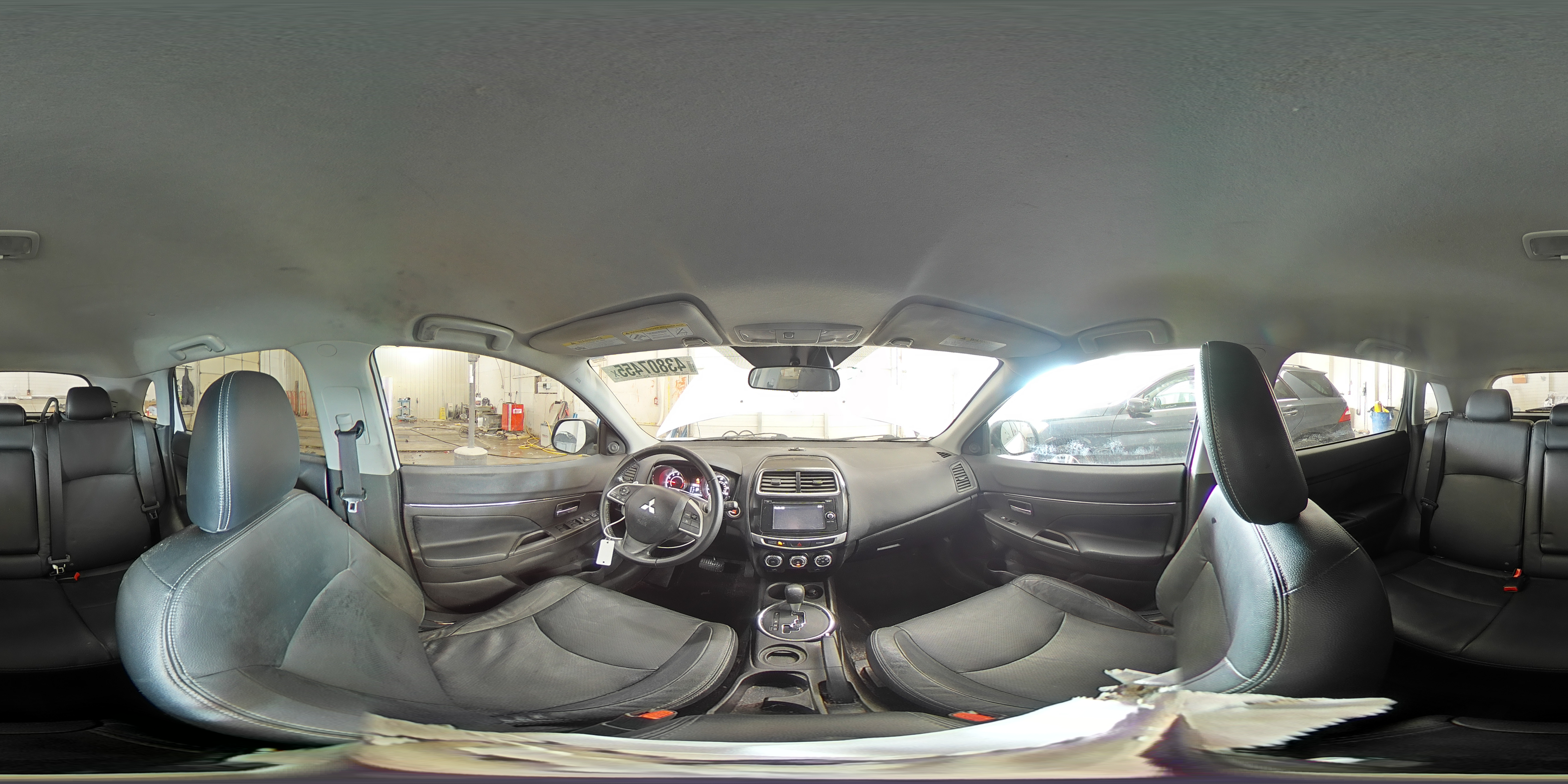 2015 Mitsubishi Outlander - Image 16