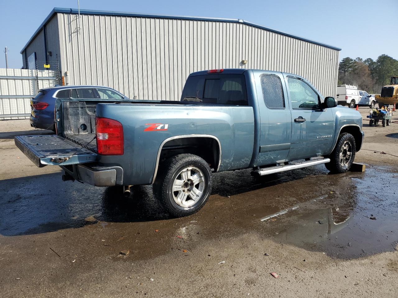 2007 Chevrolet Silverado - Image 3