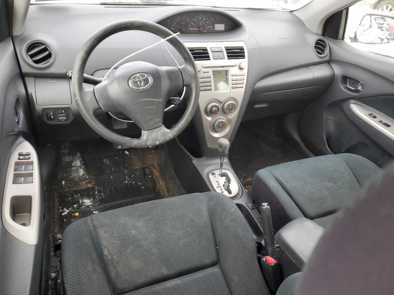 2011 Toyota Yaris - Image 8