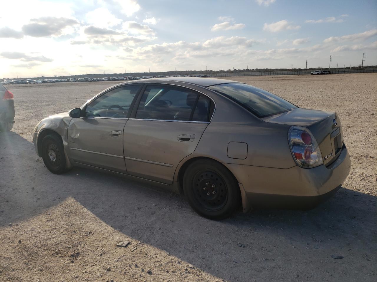 2005 Nissan Altima - Image 2