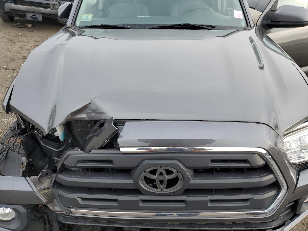 2017 Toyota Tacoma - Image 11