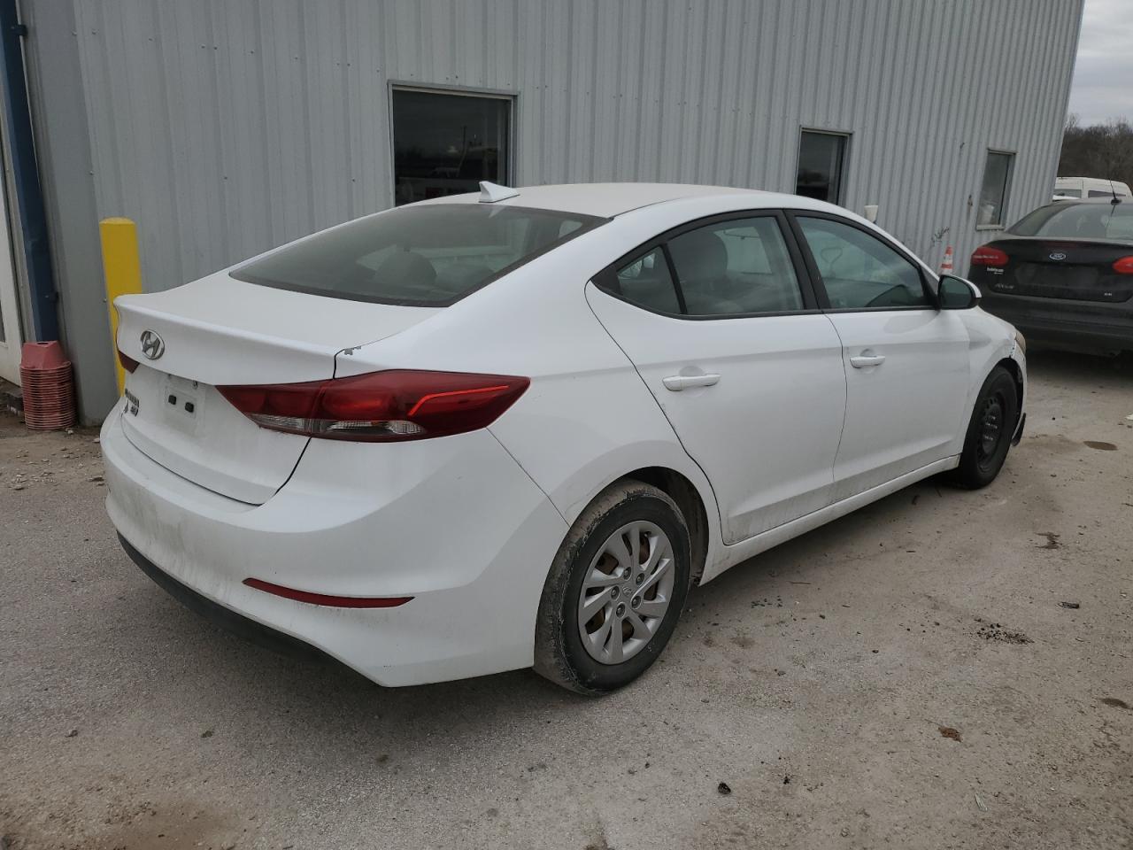 2017 Hyundai Elantra - Image 3