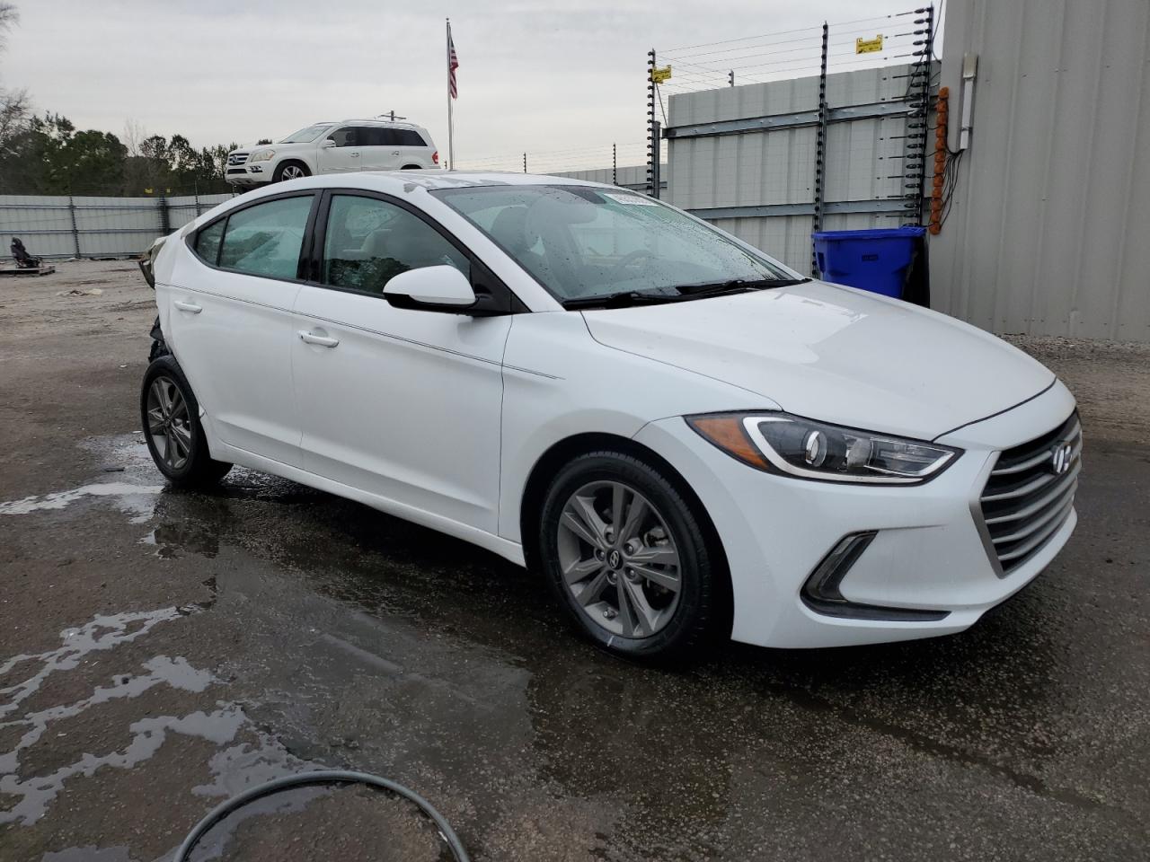 2017 Hyundai Elantra - Image 4
