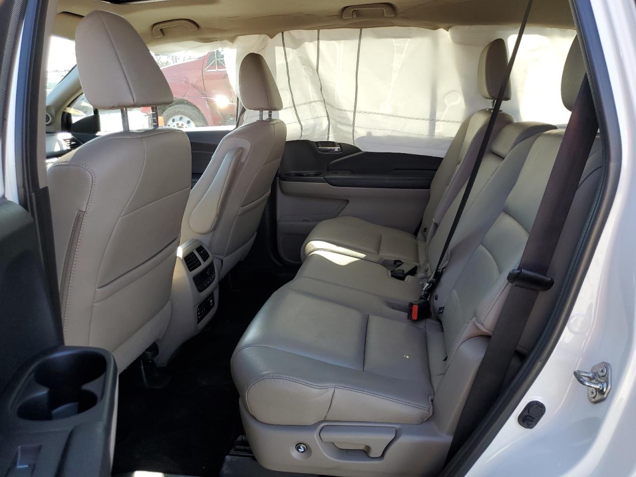 2017 Honda Pilot - Image 11