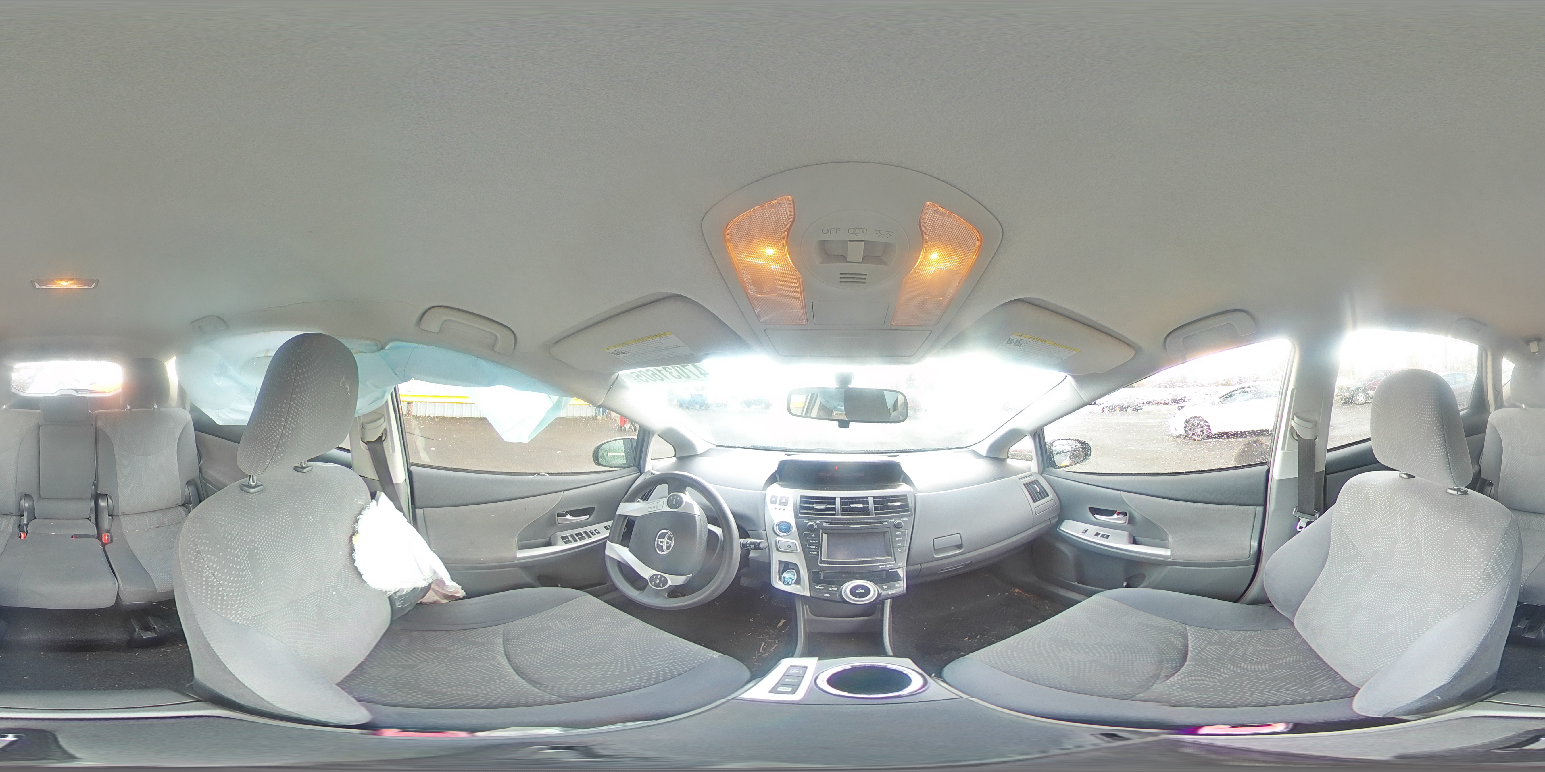 2012 Toyota Prius - Image 13