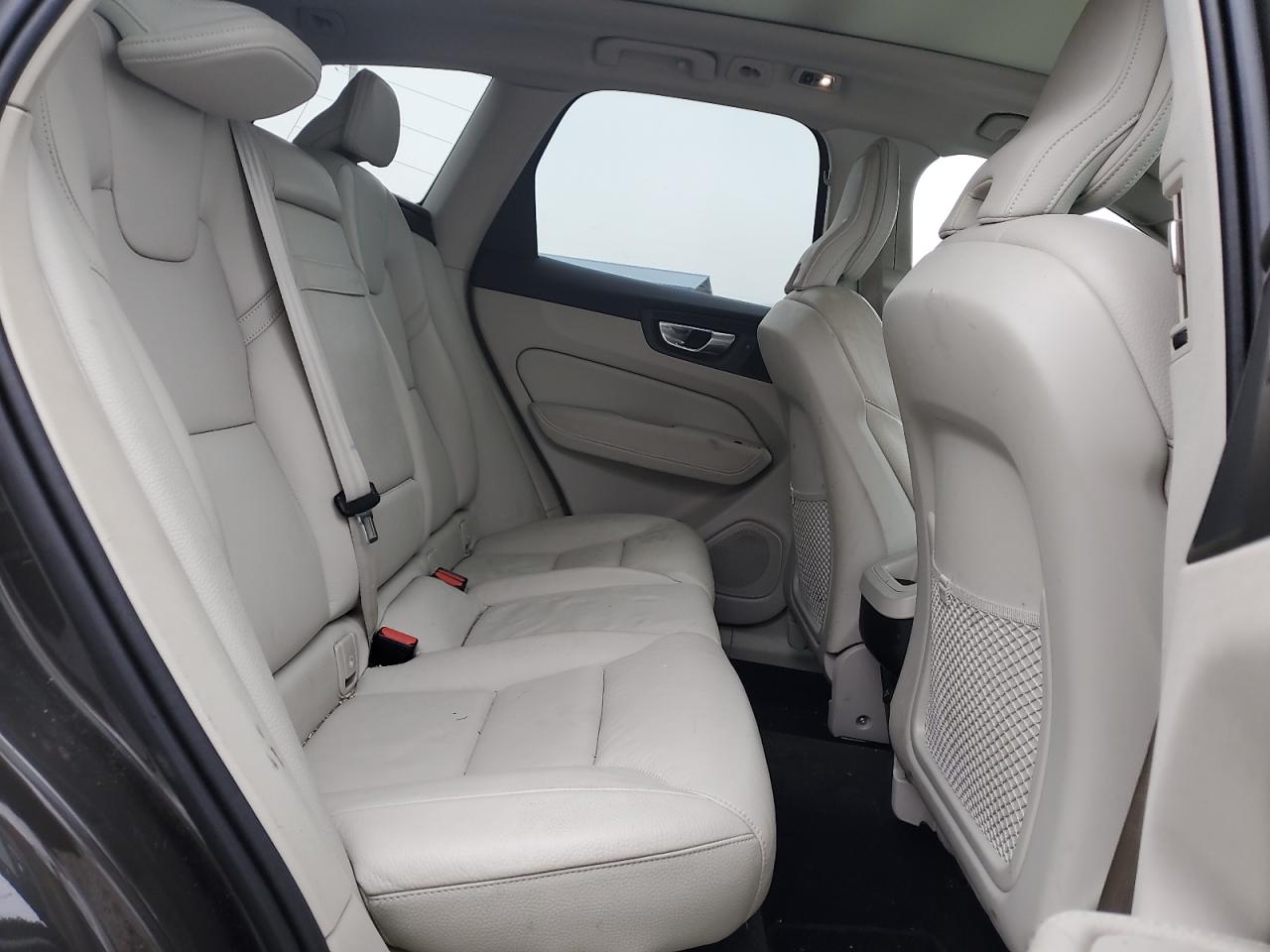 2020 Volvo XC60 - Image 11