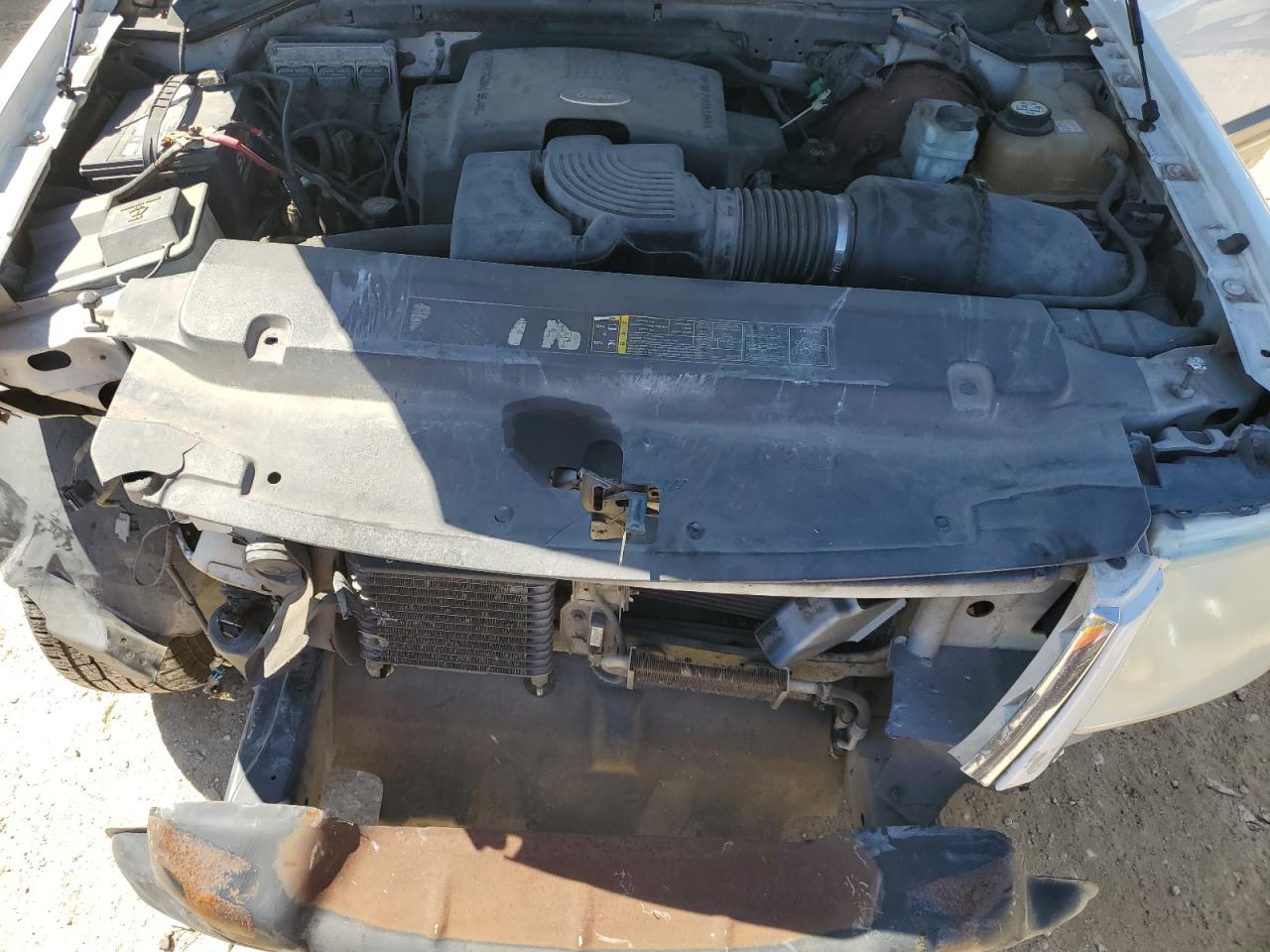 2004 Ford Expedition - Image 11