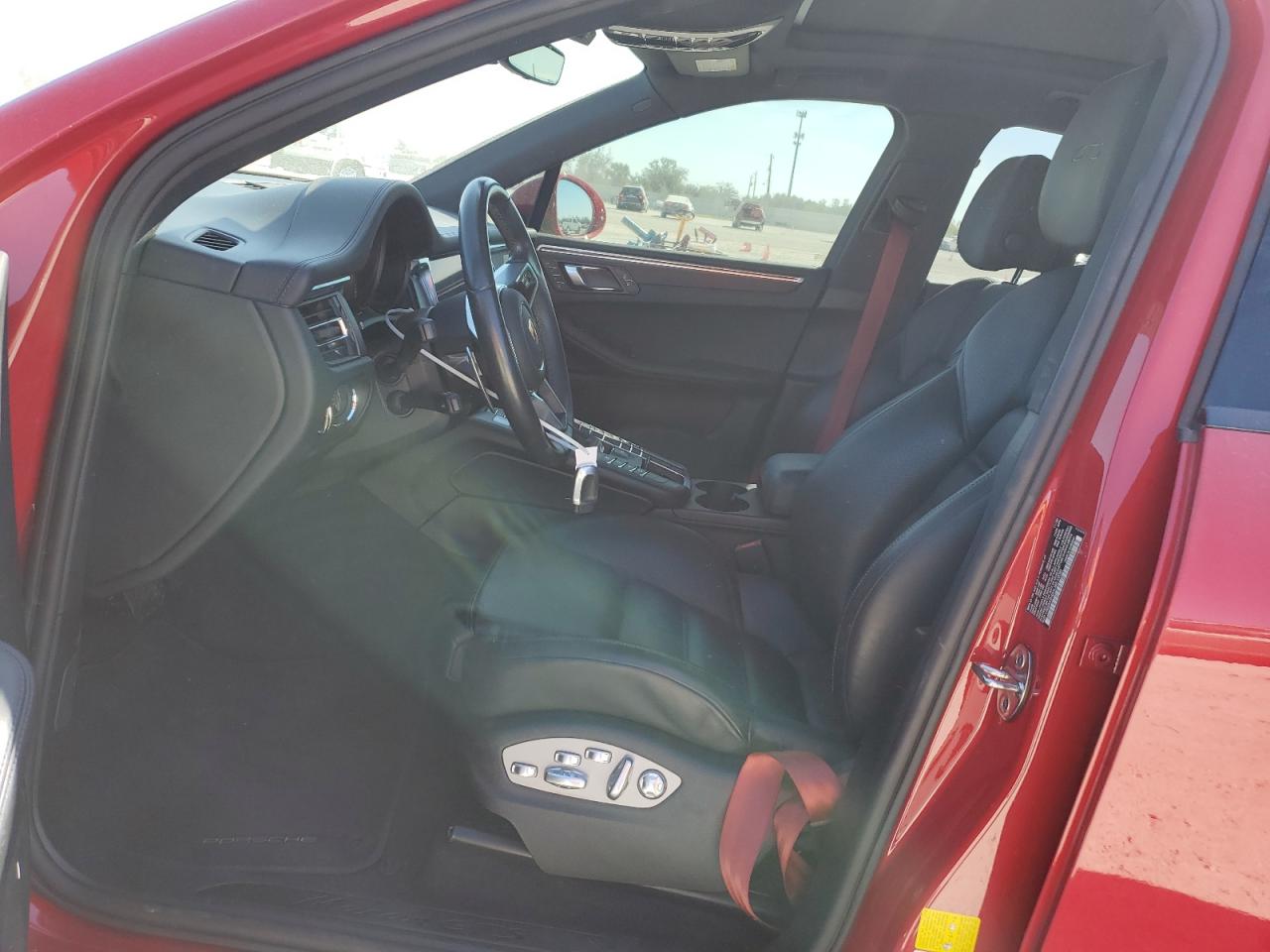 2021 Porsche Macan - Image 7