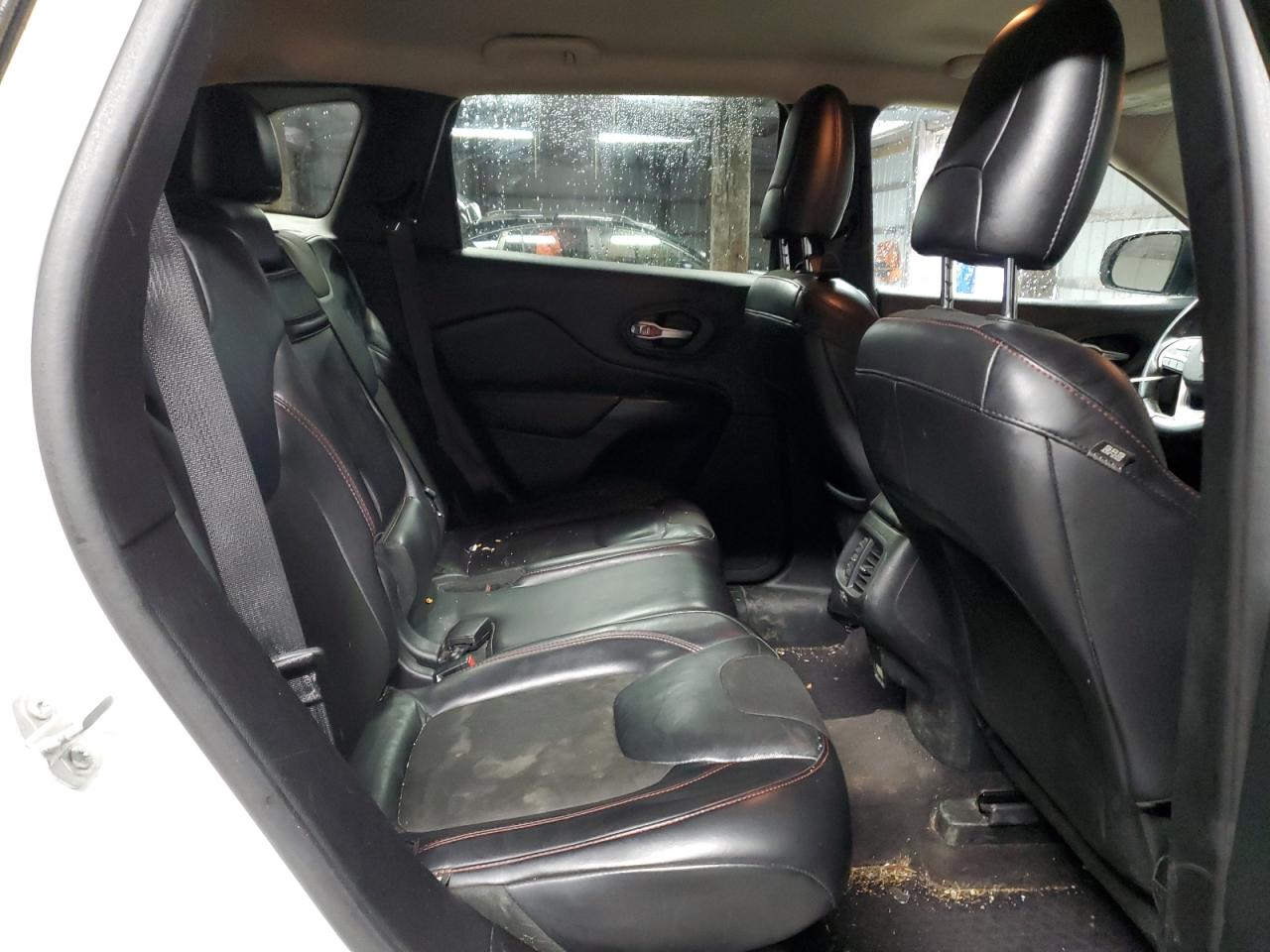 2016 Jeep Cherokee - Image 12