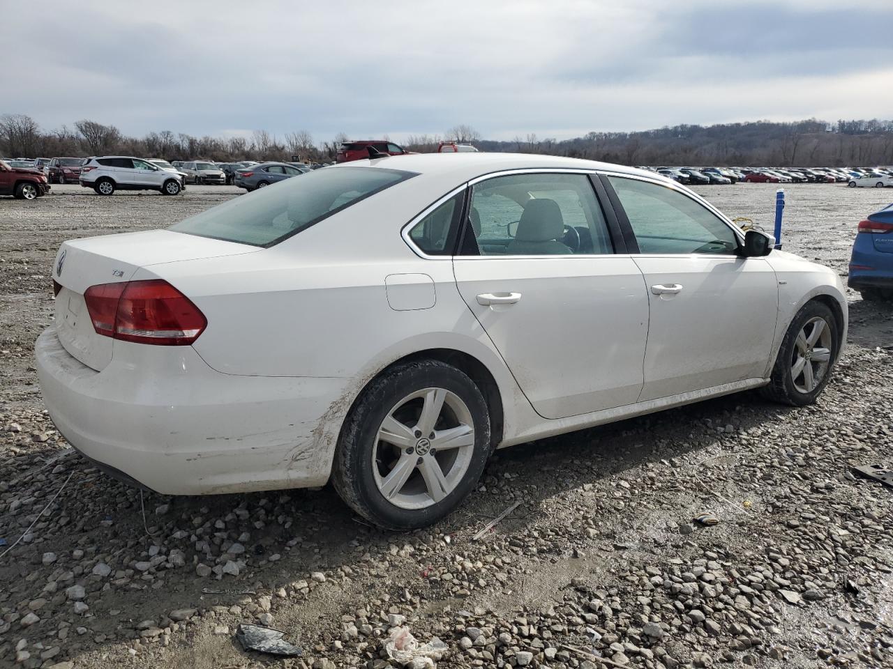 2015 Volkswagen Passat - Image 3