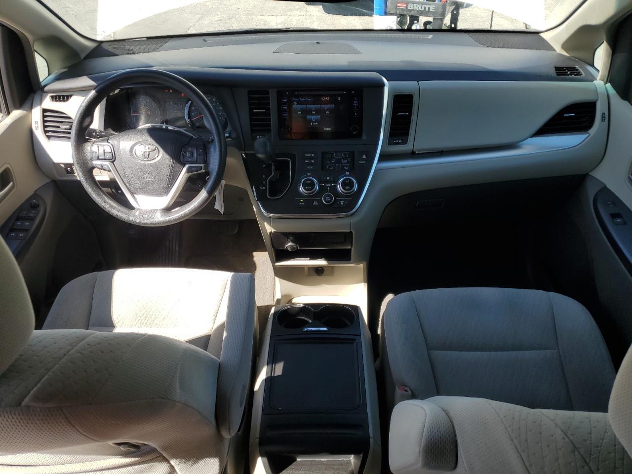 2016 Toyota Sienna - Image 8