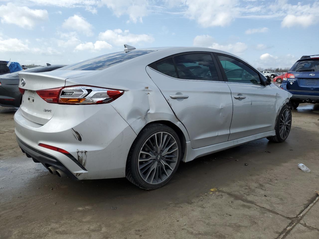2018 Hyundai Elantra - Image 3