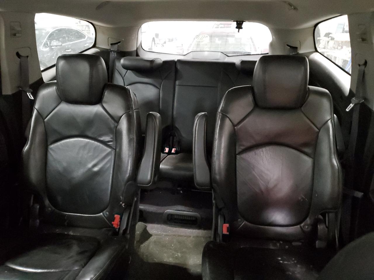 2010 Chevrolet Traverse - Image 10
