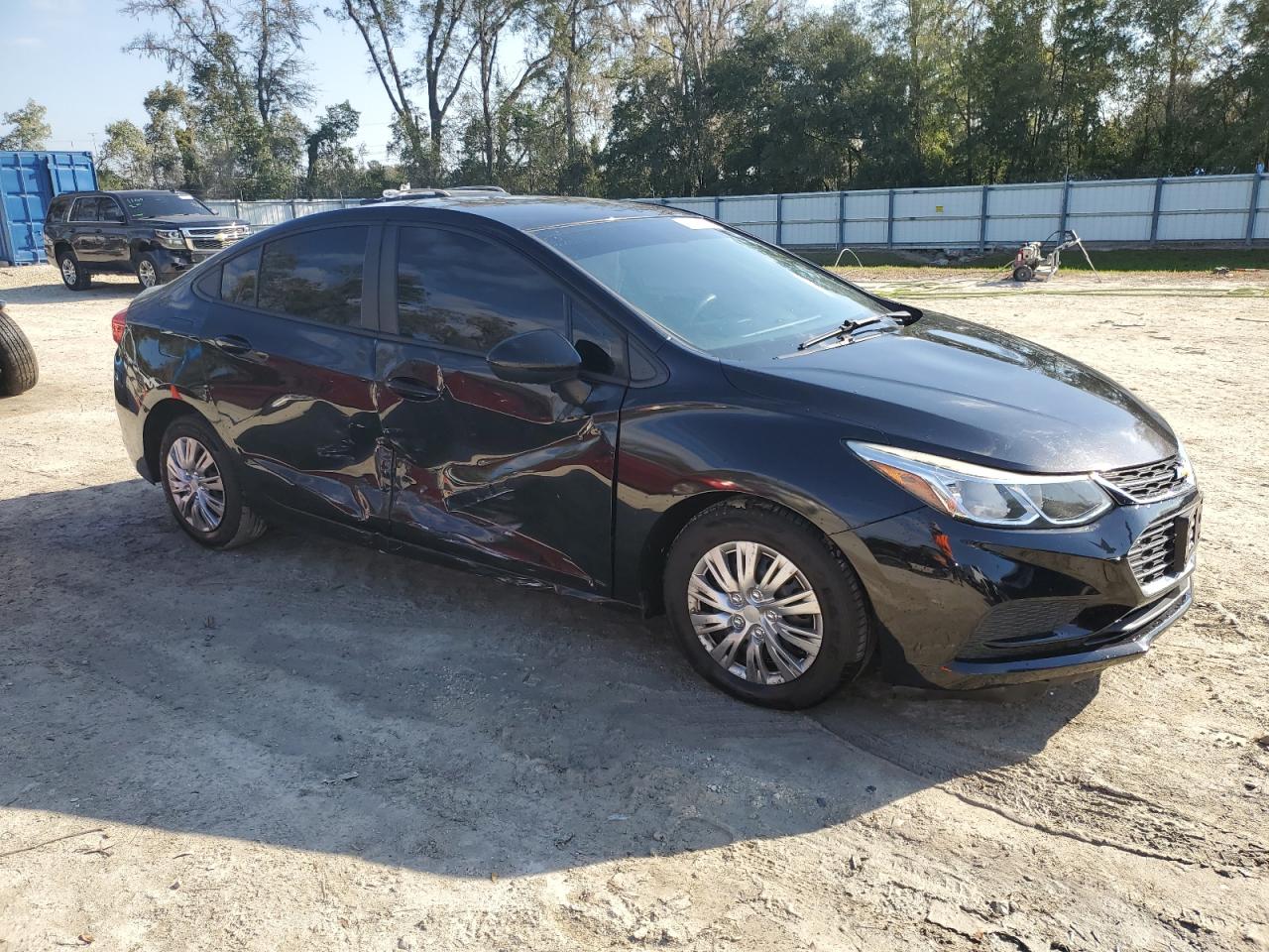 2018 Chevrolet Cruze - Image 4