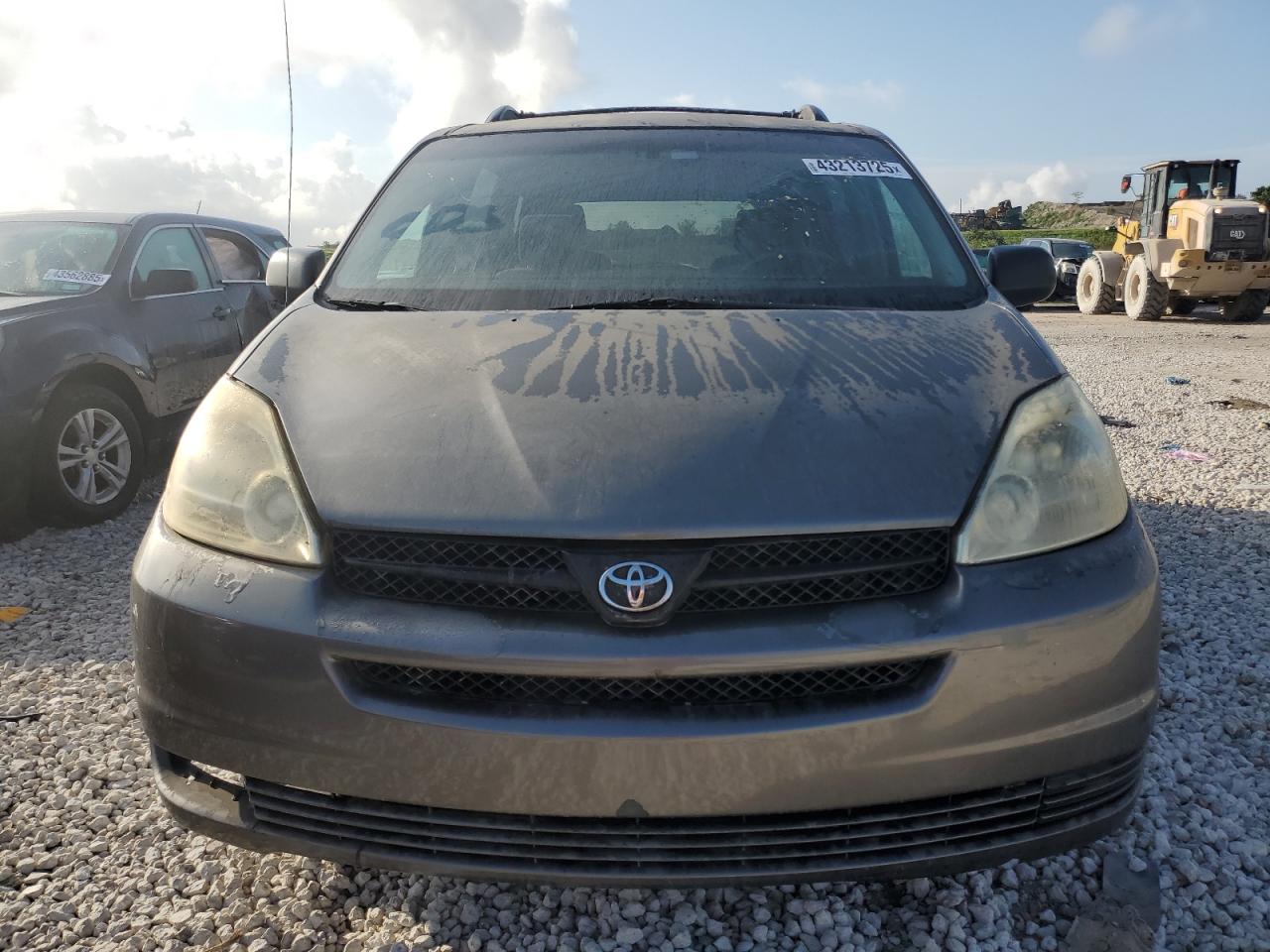 2005 Toyota Sienna - Image 5