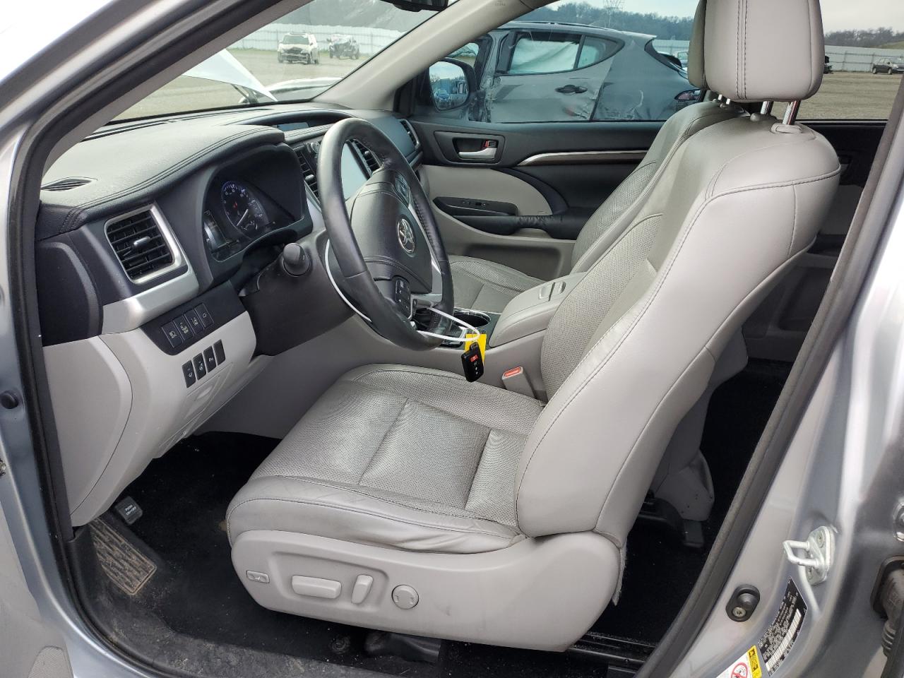 2014 Toyota Highlander - Image 7