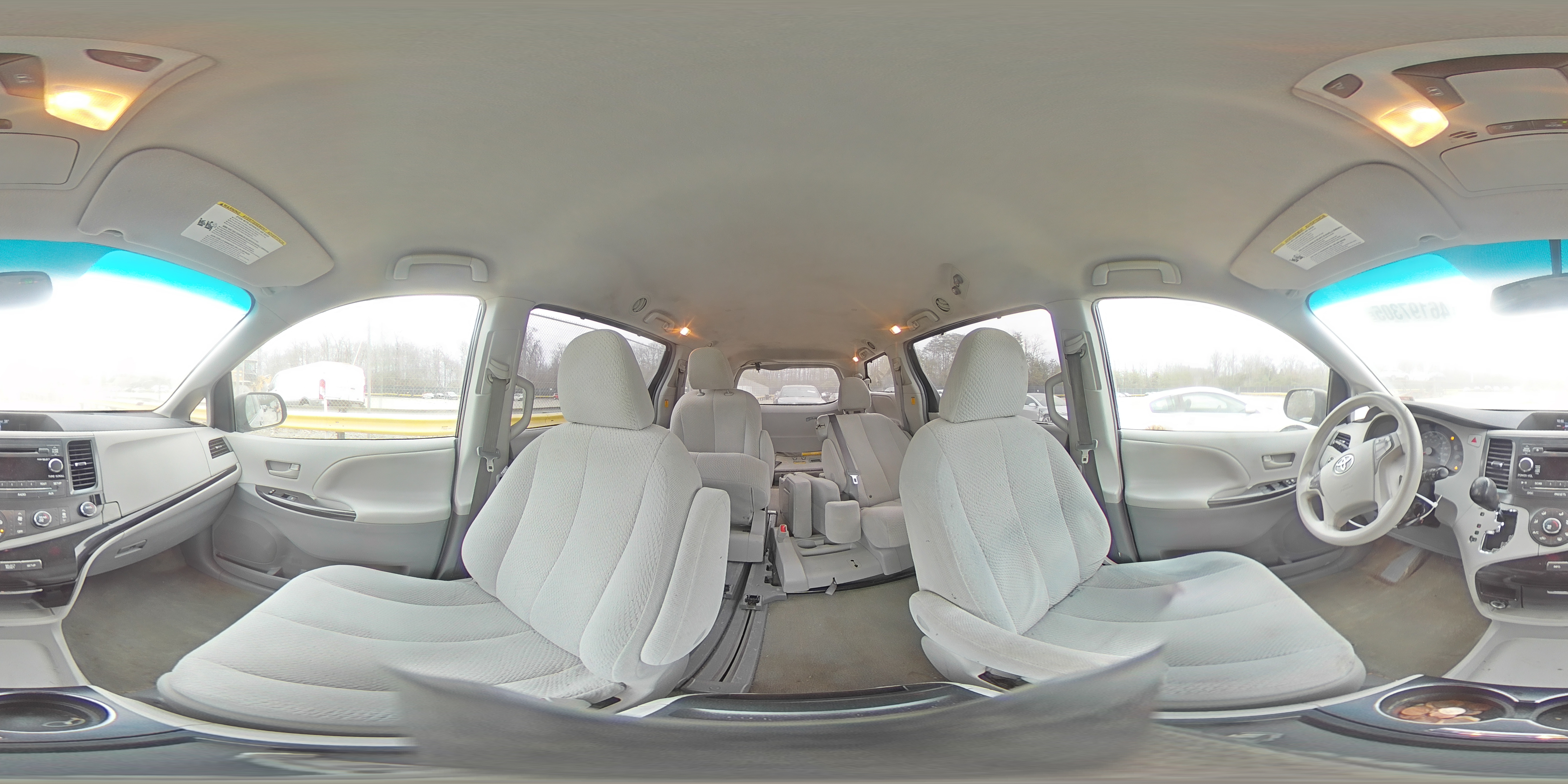 2011 Toyota Sienna - Image 13