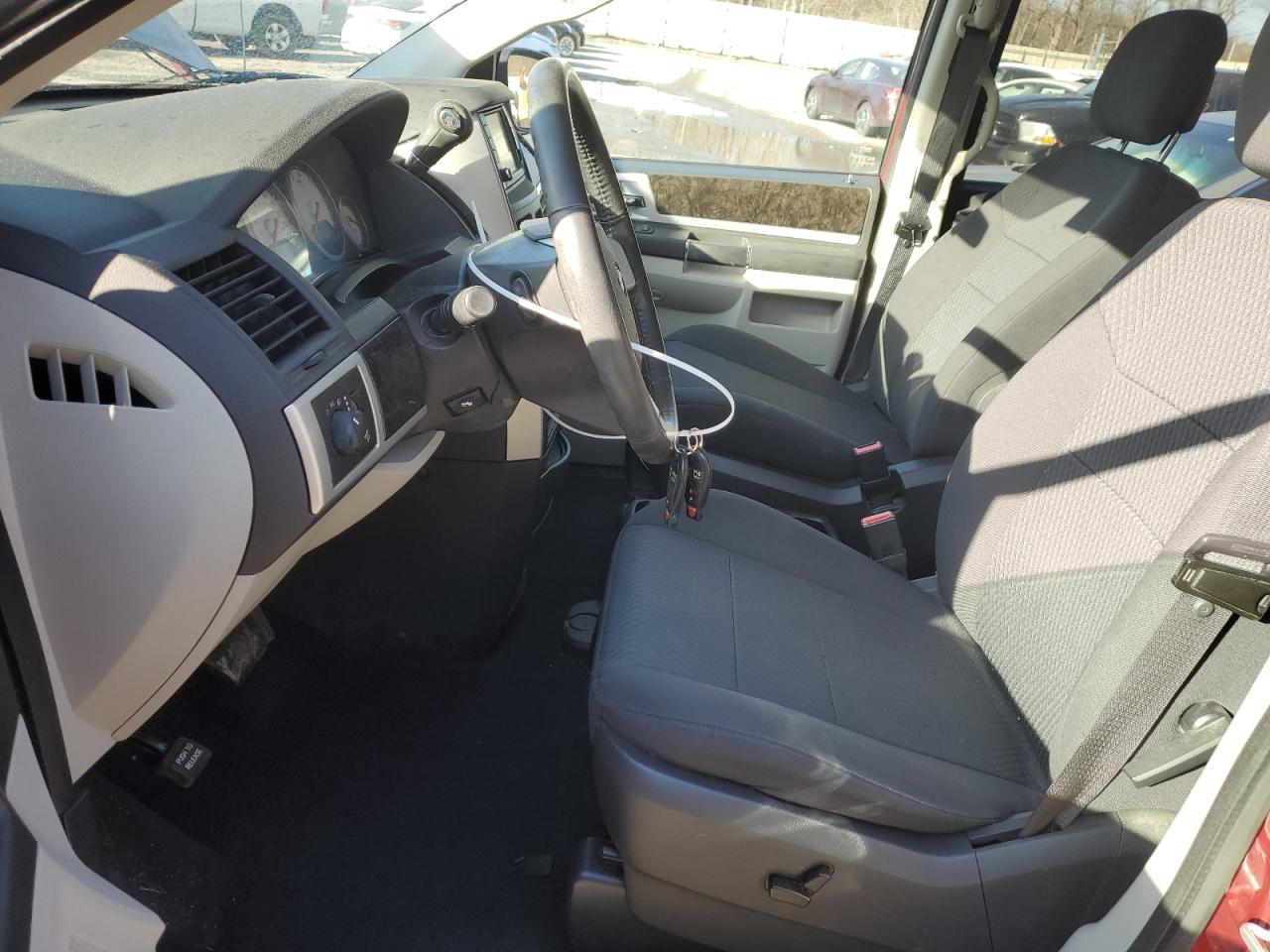2010 Dodge Caravan - Image 7