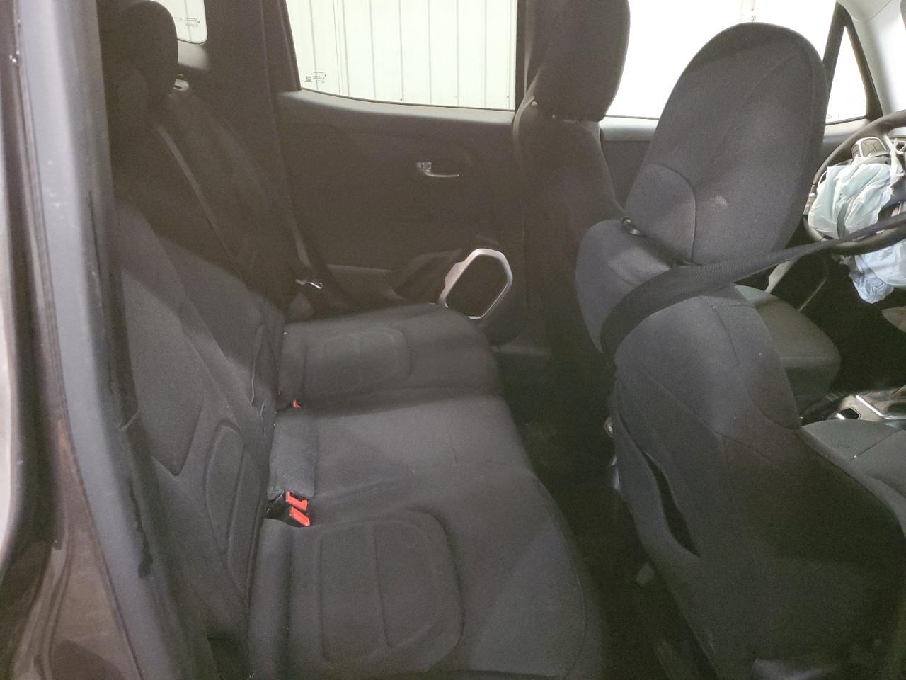 2018 Jeep Renegade - Image 12