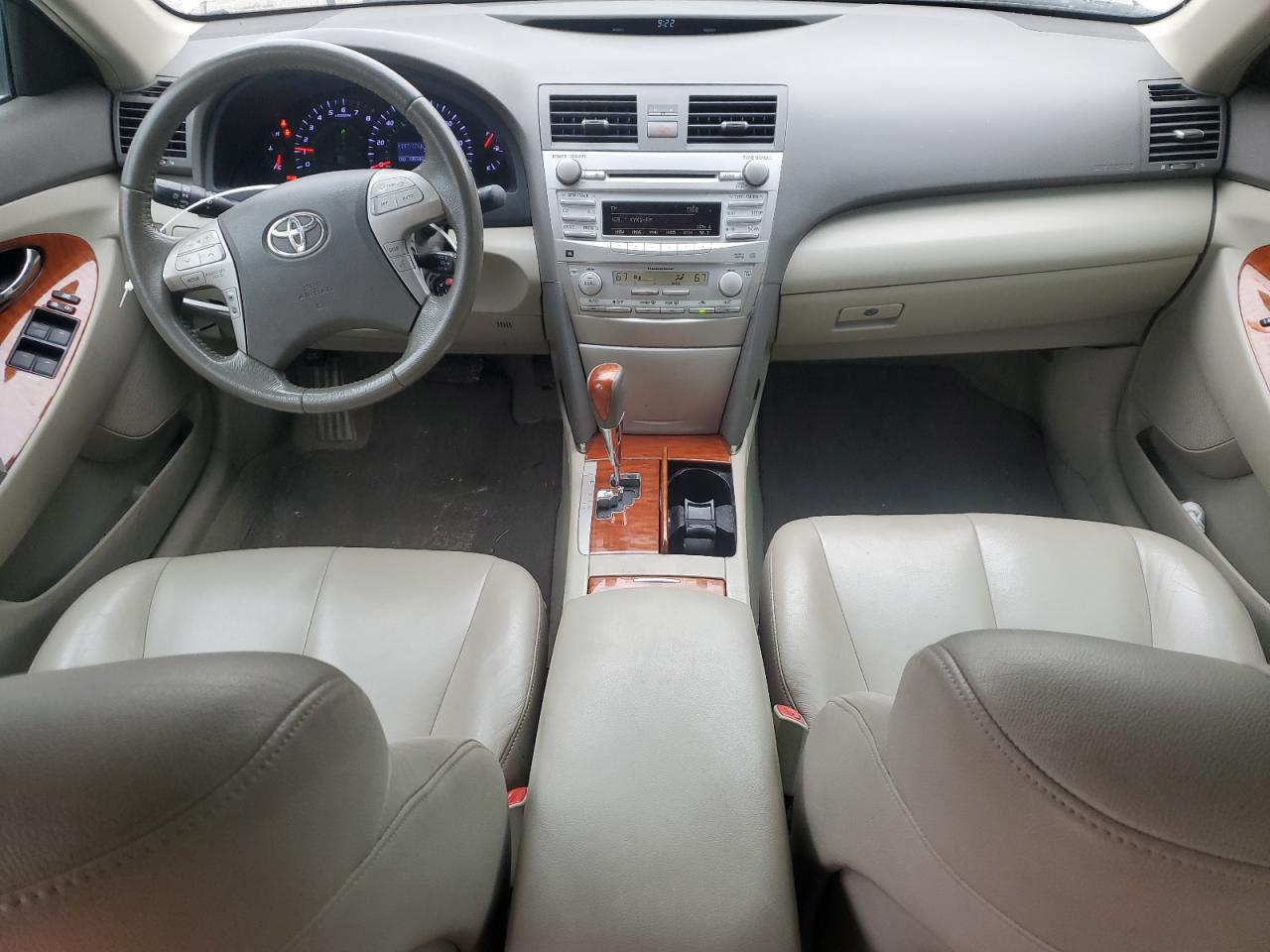 2011 Toyota Camry - Image 8