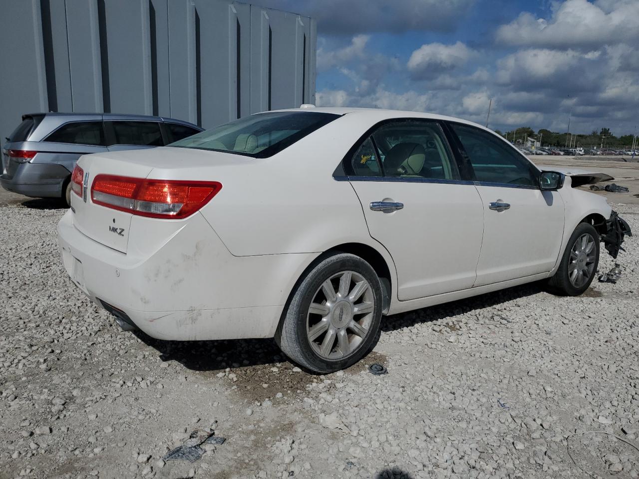 2012 Lincoln MKZ - Image 3