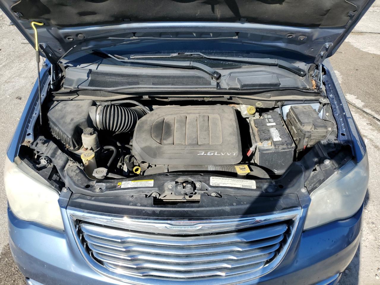 2011 Chrysler Town & Country - Image 12